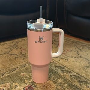 Limited Target Peach 40oz Stanley Quencher H2.0 Flowstate Tumbler